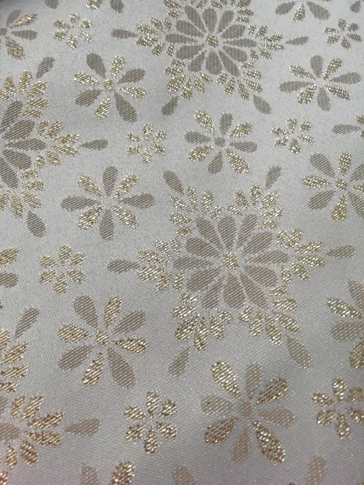 Dekorační látka vzor zlatá velká vločka na smetanové