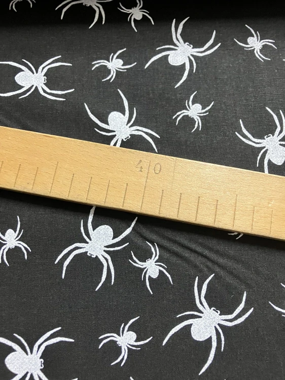 Bavlněné plátno vzor bílý pavouk na černé