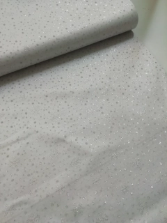 Dekorační látka vzor stříbrné malé vločky na bílé