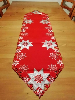 Polyesterový ubrus vzor vánoce na červené